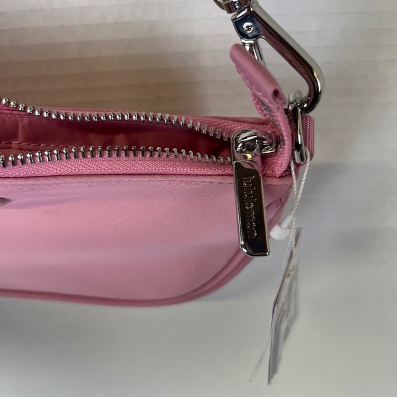 lululemon bag pink Texas Longhorns Everywhere Belt Keep them close in this versatile belt bag that helps you get out the door and on to your next adventure. Amazon.com: Lululemon Everywhere Belt Bag,